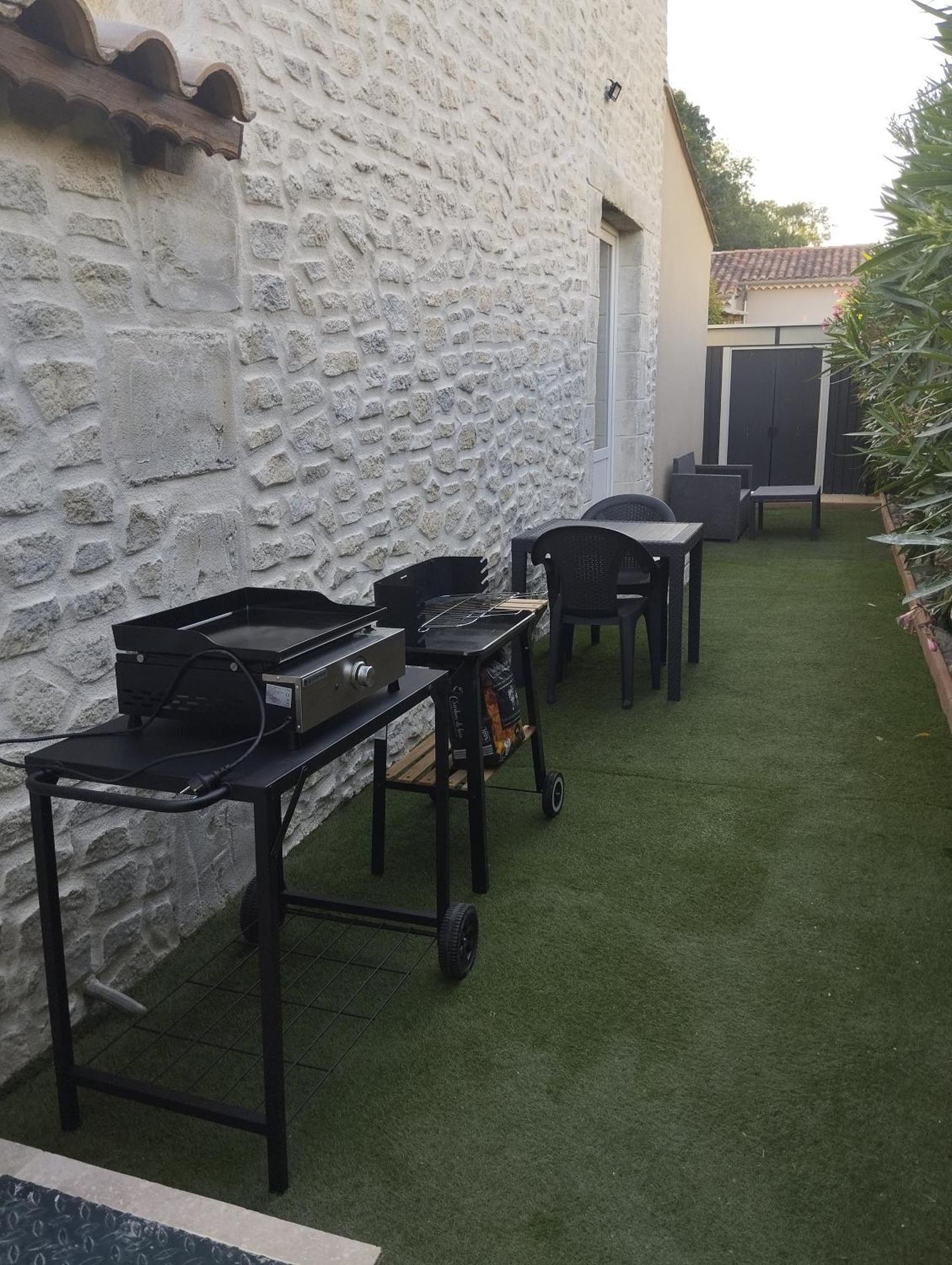 Appartamento Bienvenue Au Pied Des Alpilles Saint-Étienne-du-Grès Esterno foto
