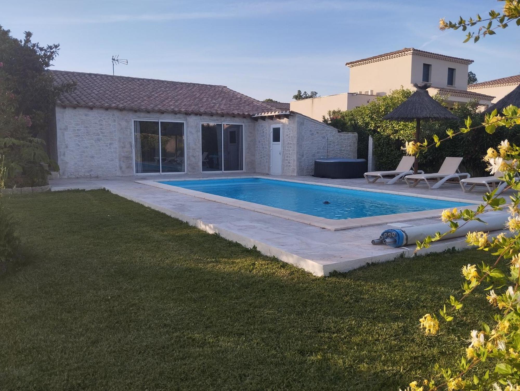 Appartamento Bienvenue Au Pied Des Alpilles Saint-Étienne-du-Grès Esterno foto