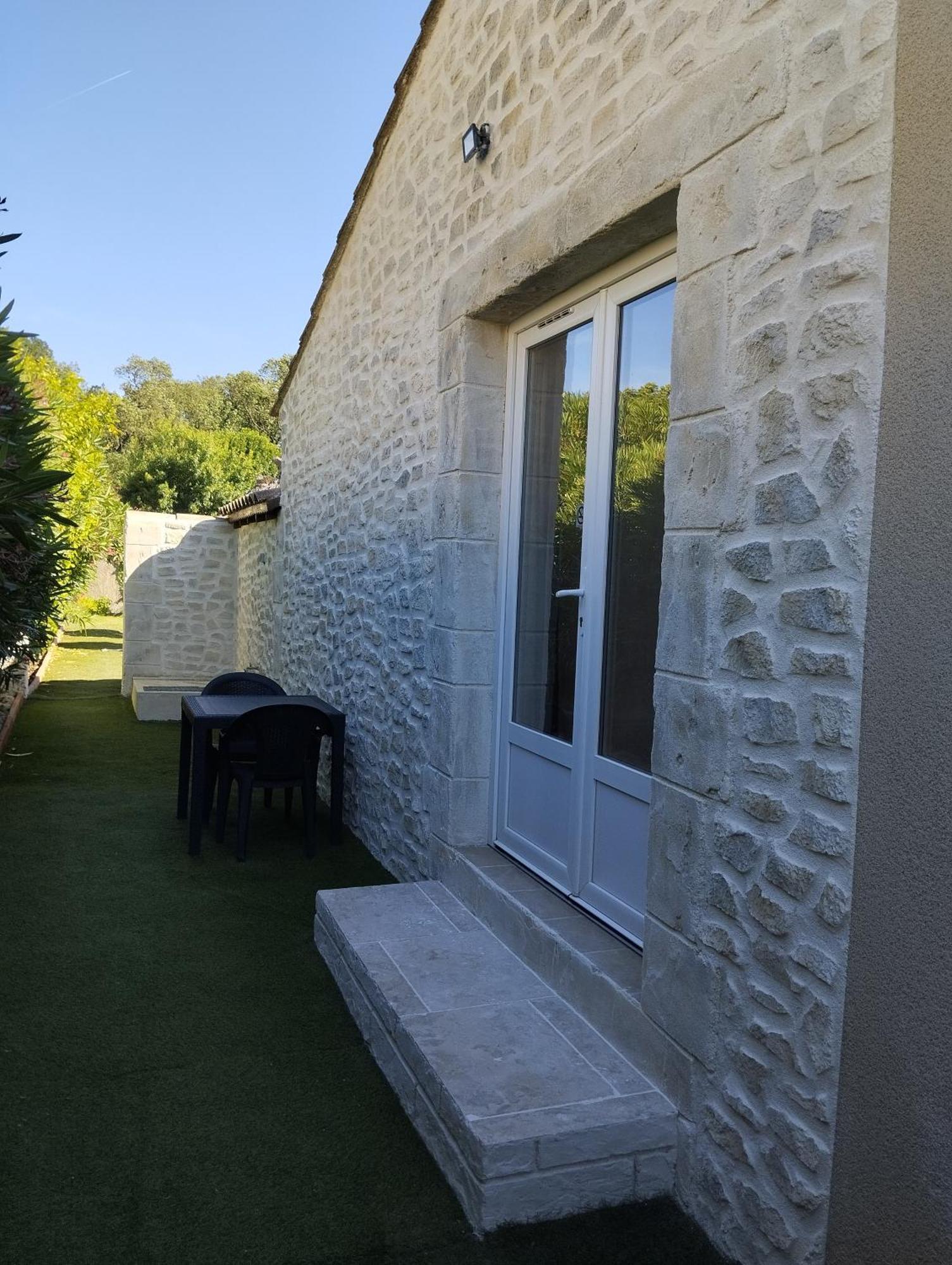 Appartamento Bienvenue Au Pied Des Alpilles Saint-Étienne-du-Grès Esterno foto