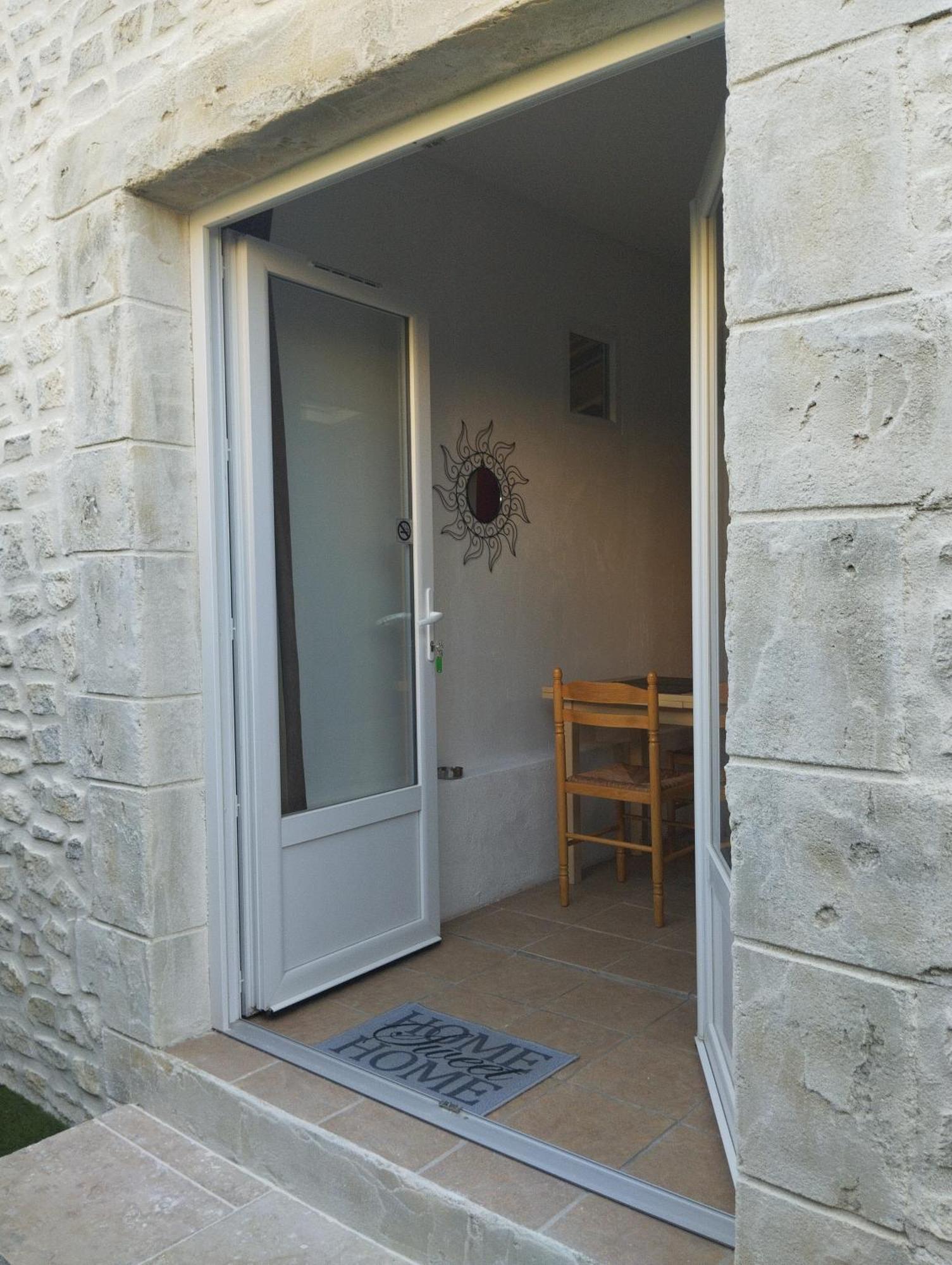 Appartamento Bienvenue Au Pied Des Alpilles Saint-Étienne-du-Grès Esterno foto