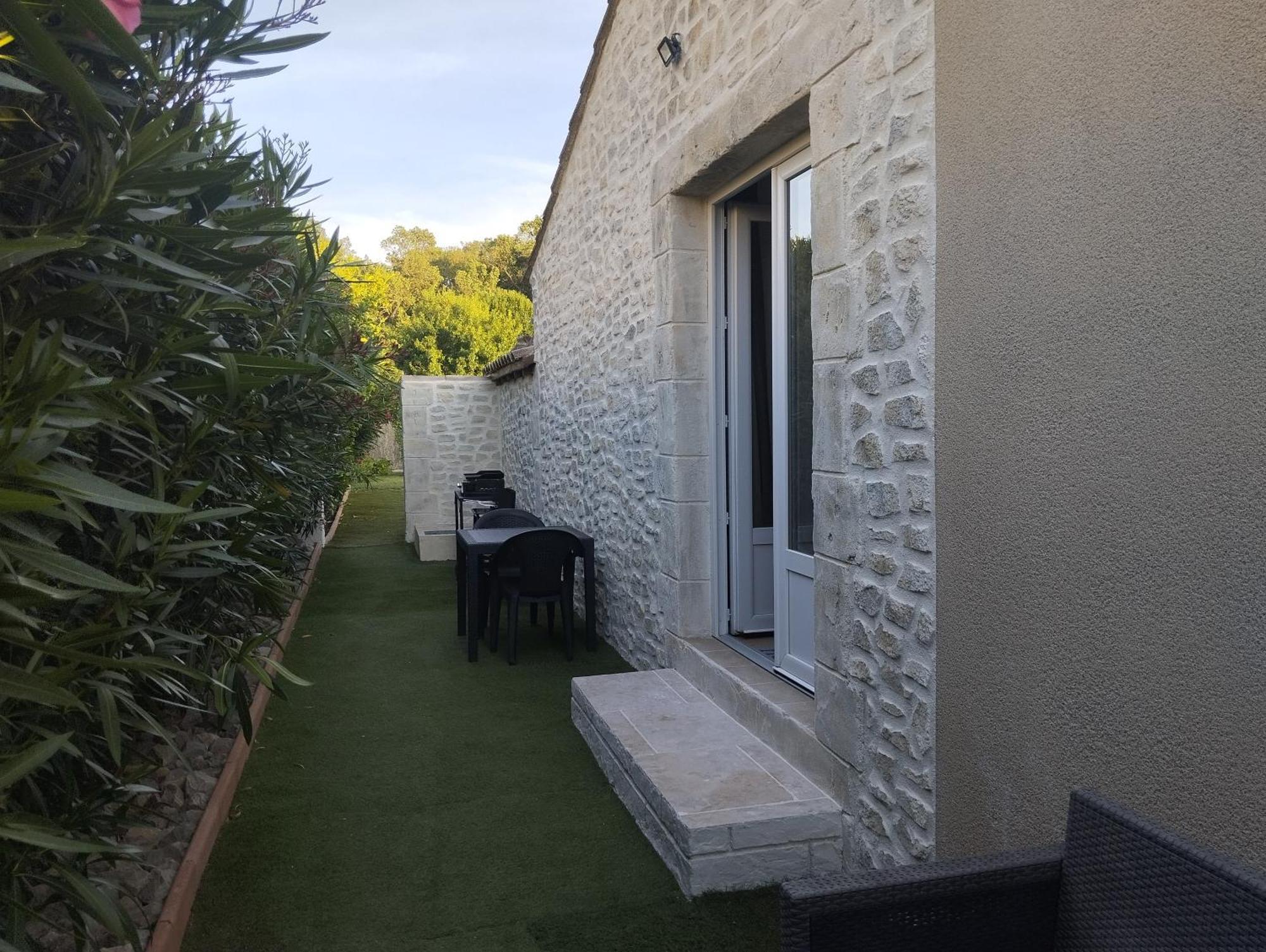 Appartamento Bienvenue Au Pied Des Alpilles Saint-Étienne-du-Grès Esterno foto